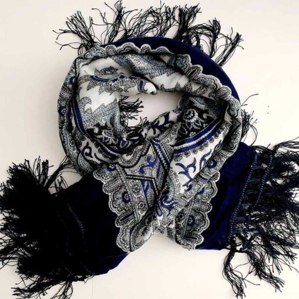 Women's  Bohemian PolyAcryly Navy Abstract Paisley Fringe Square Scarf EUC